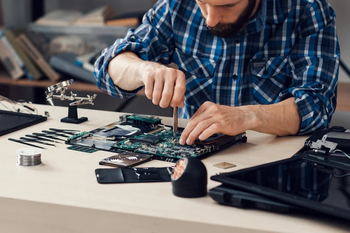 Electronics Technician 